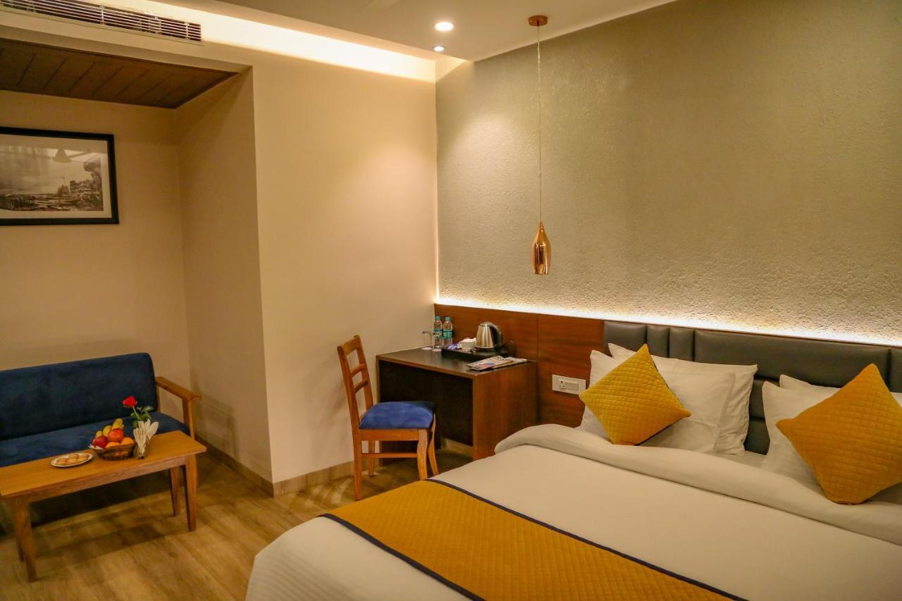 Four Leaf Hotel - Sapphire Blue, Varanasi Bagian luar foto