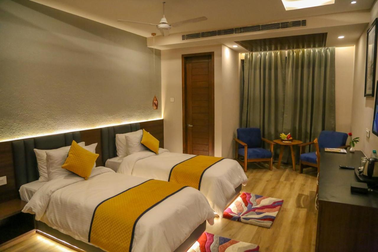 Four Leaf Hotel - Sapphire Blue, Varanasi Bagian luar foto