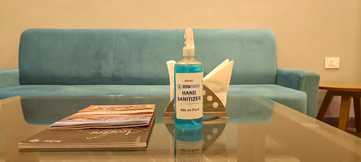 Four Leaf Hotel - Sapphire Blue, Varanasi Bagian luar foto