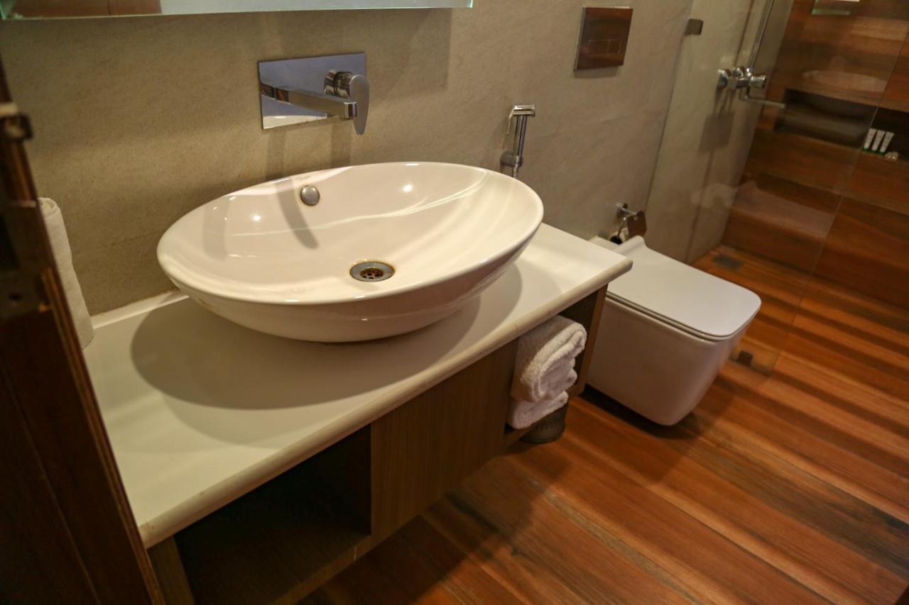 Four Leaf Hotel - Sapphire Blue, Varanasi Bagian luar foto