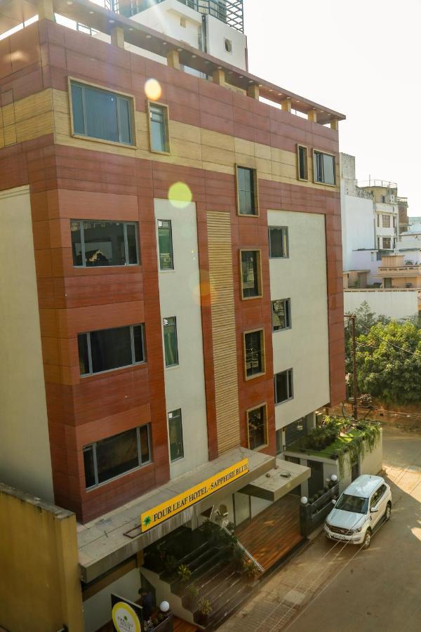 Four Leaf Hotel - Sapphire Blue, Varanasi Bagian luar foto