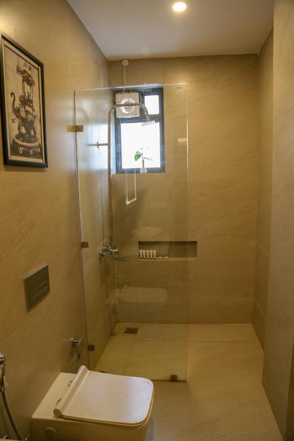 Four Leaf Hotel - Sapphire Blue, Varanasi Bagian luar foto