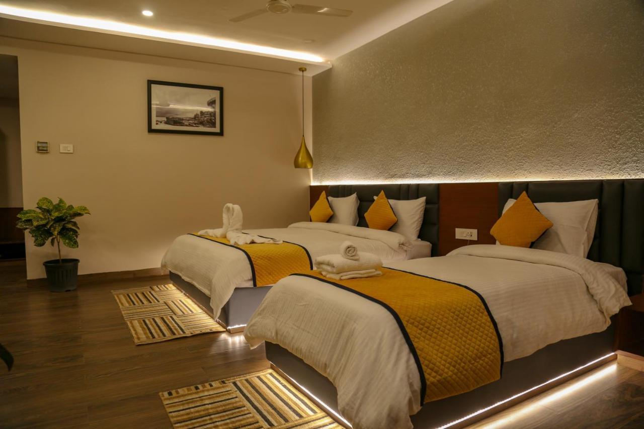 Four Leaf Hotel - Sapphire Blue, Varanasi Bagian luar foto