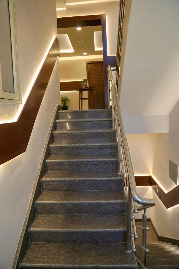 Four Leaf Hotel - Sapphire Blue, Varanasi Bagian luar foto