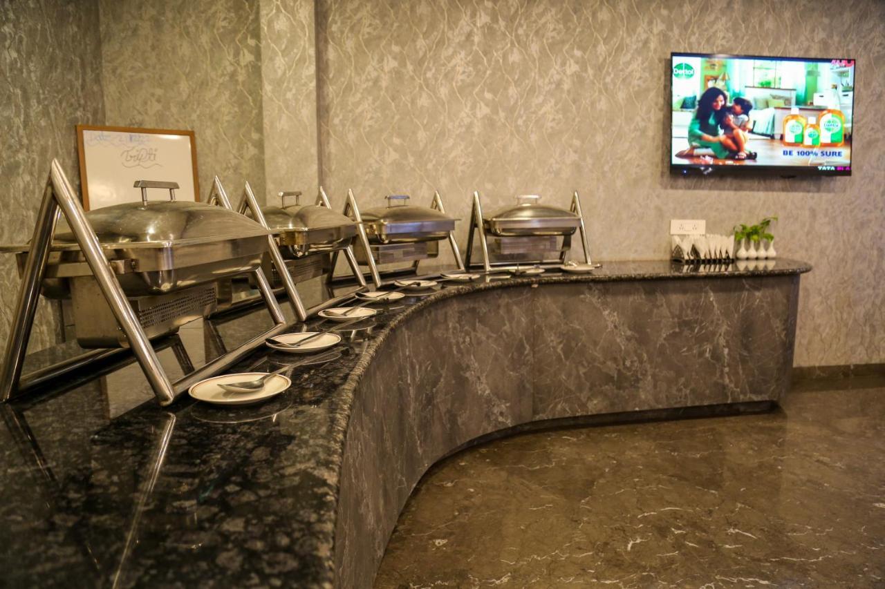 Four Leaf Hotel - Sapphire Blue, Varanasi Bagian luar foto