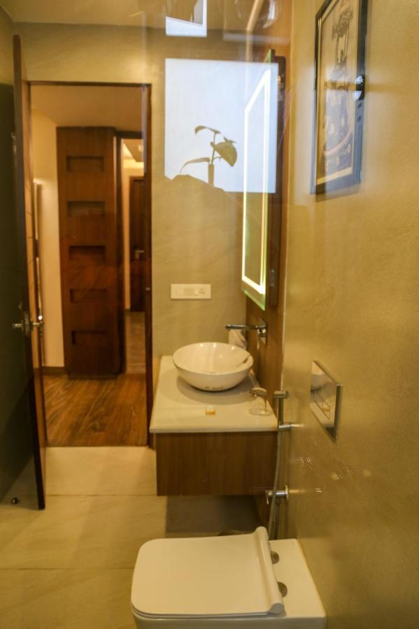 Four Leaf Hotel - Sapphire Blue, Varanasi Bagian luar foto