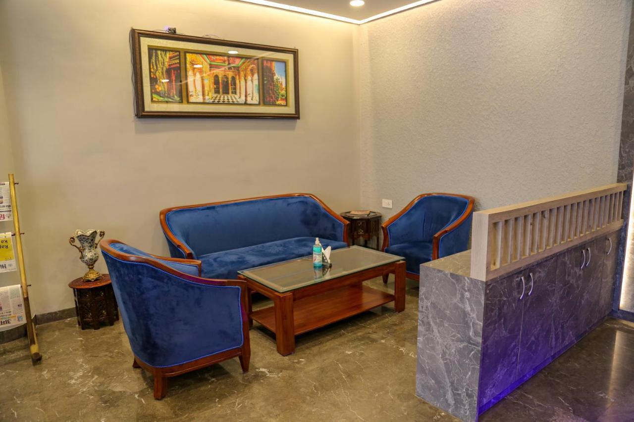 Four Leaf Hotel - Sapphire Blue, Varanasi Bagian luar foto