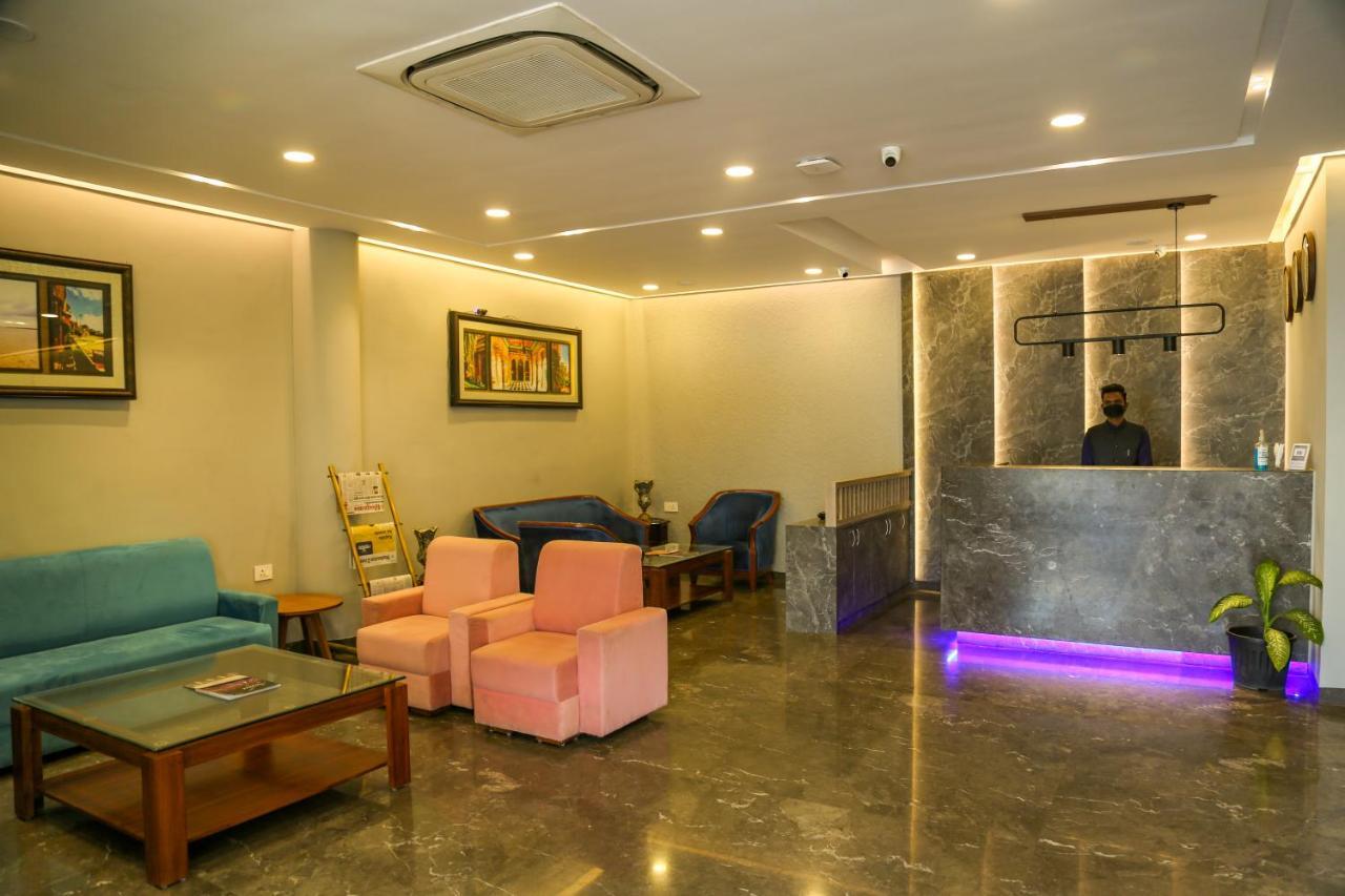 Four Leaf Hotel - Sapphire Blue, Varanasi Bagian luar foto