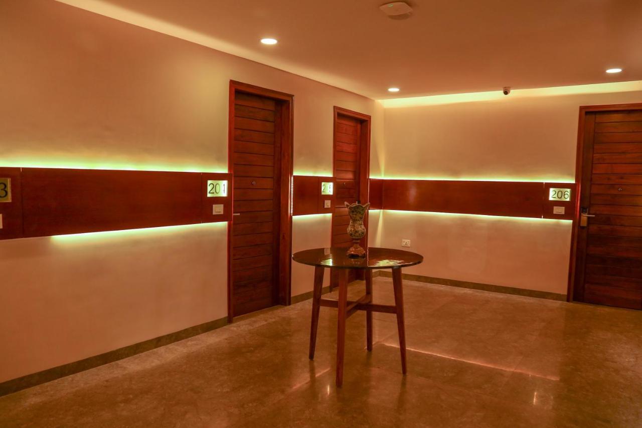 Four Leaf Hotel - Sapphire Blue, Varanasi Bagian luar foto