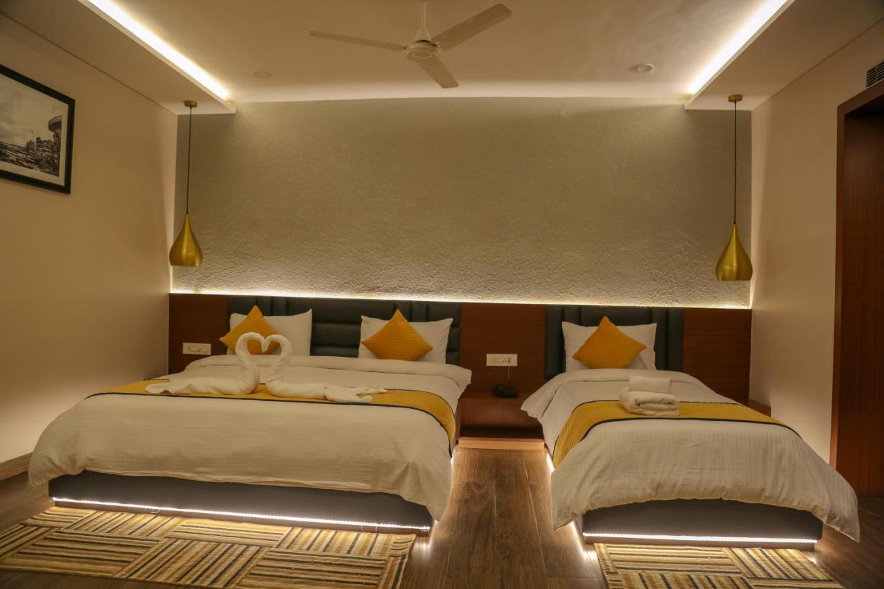 Four Leaf Hotel - Sapphire Blue, Varanasi Bagian luar foto